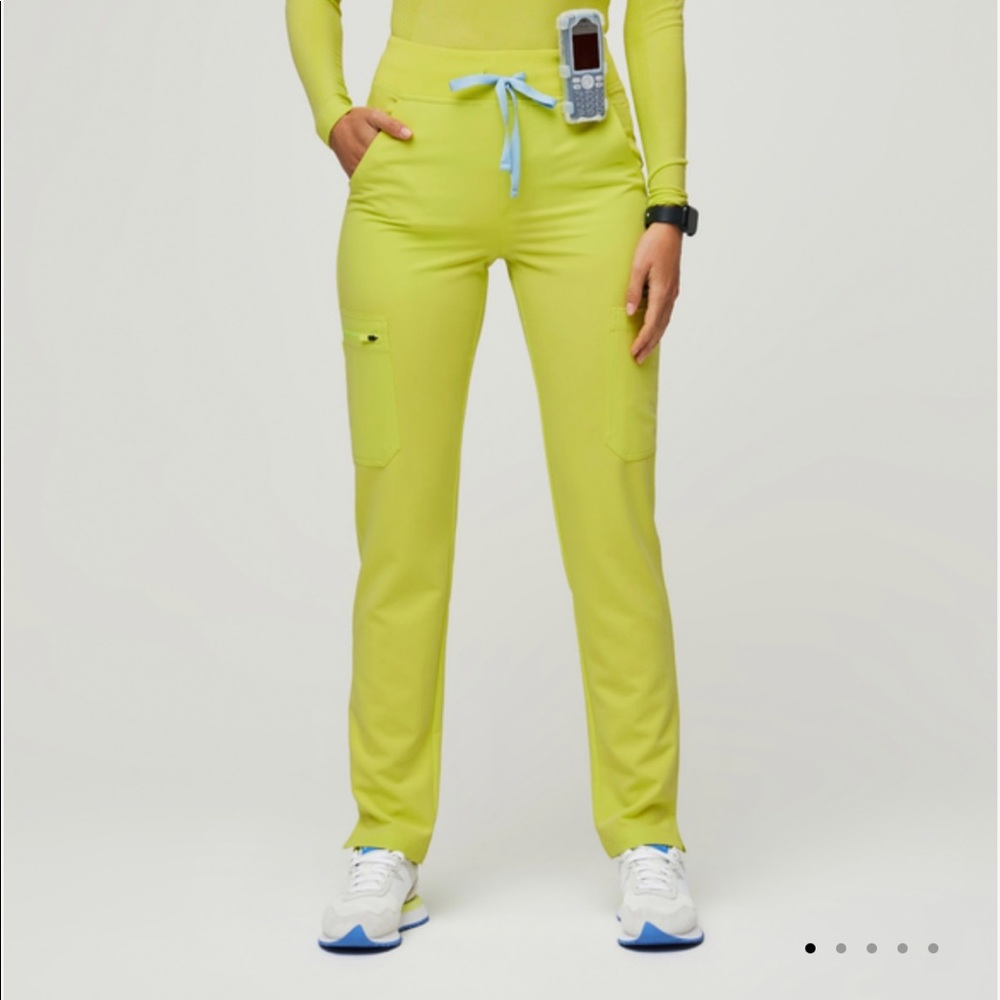 FIGS medium Yola skinny scrub pant in Citrine color